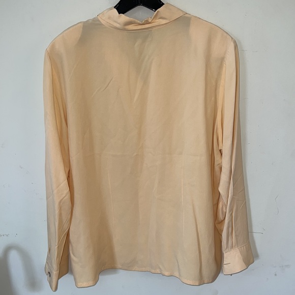 Michel Antoni Collection Blouse 100% Silk light Yellow/ shell buttons Sz 18 - Picture 7 of 11